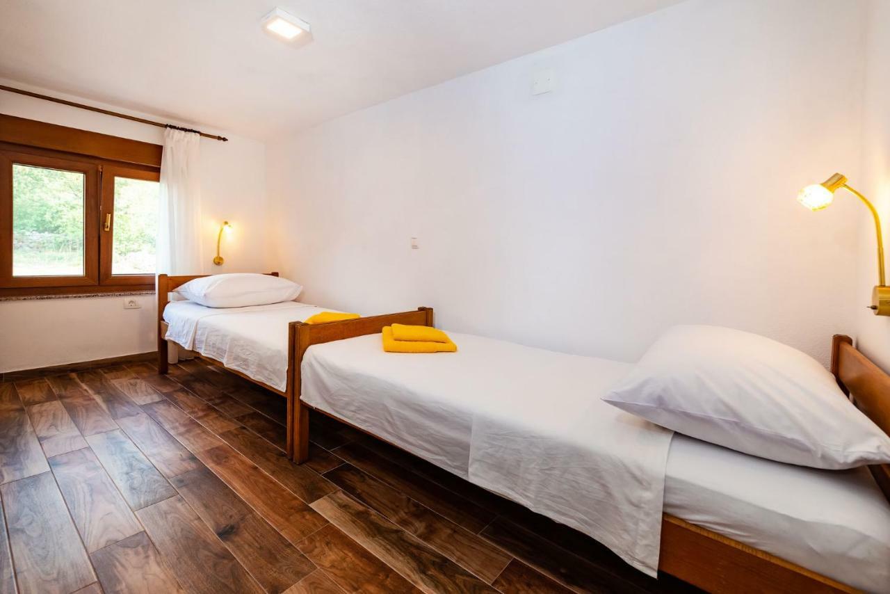 Apartment Adam Starigrad Paklenica Bagian luar foto