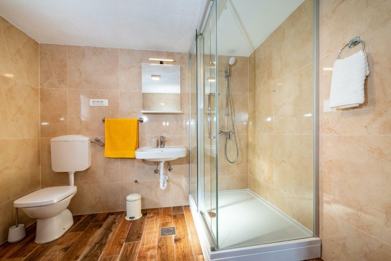 Apartment Adam Starigrad Paklenica Bagian luar foto